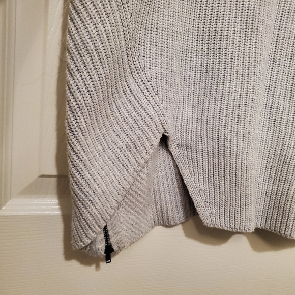 Cabi Asymmetrical Deep V Size Zip Pullover Sweater Sz M - Picture 5 of 14